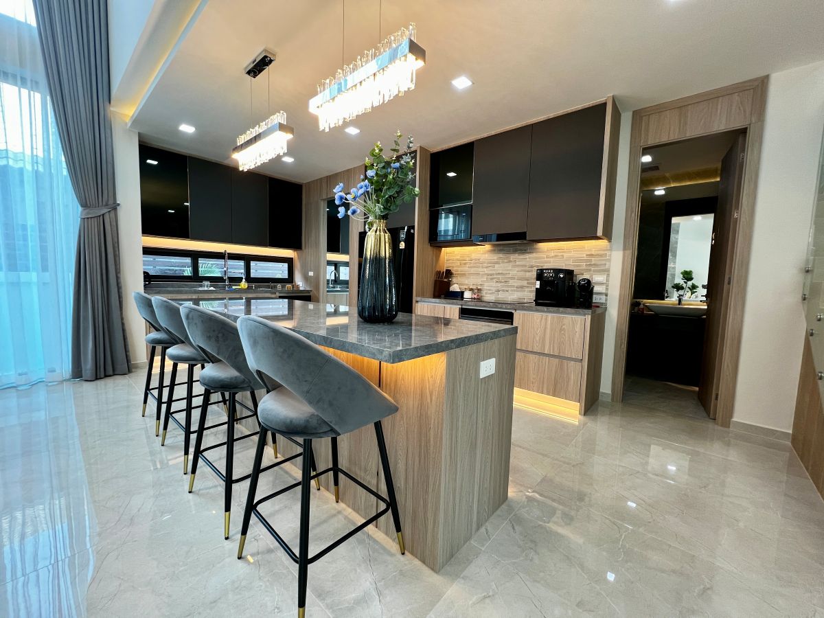HS1504 – 5Bedroom Pool Villa House for Sale in Impress Villa in Soi Saim Country Club