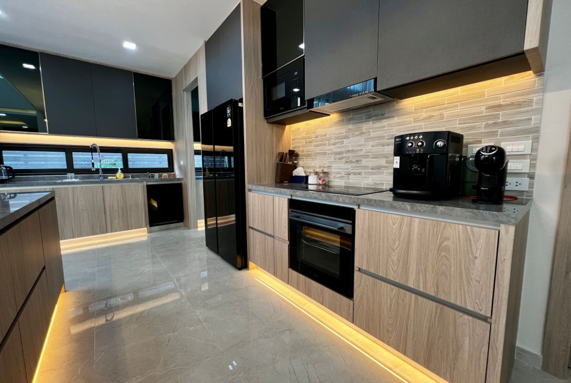 HS1504 – 5Bedroom Pool Villa House for Sale in Impress Villa in Soi Saim Country Club