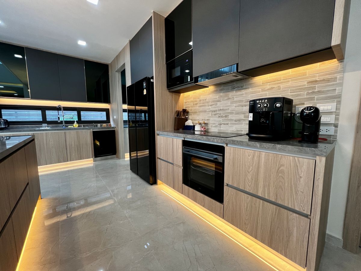 HS1504 – 5Bedroom Pool Villa House for Sale in Impress Villa in Soi Saim Country Club