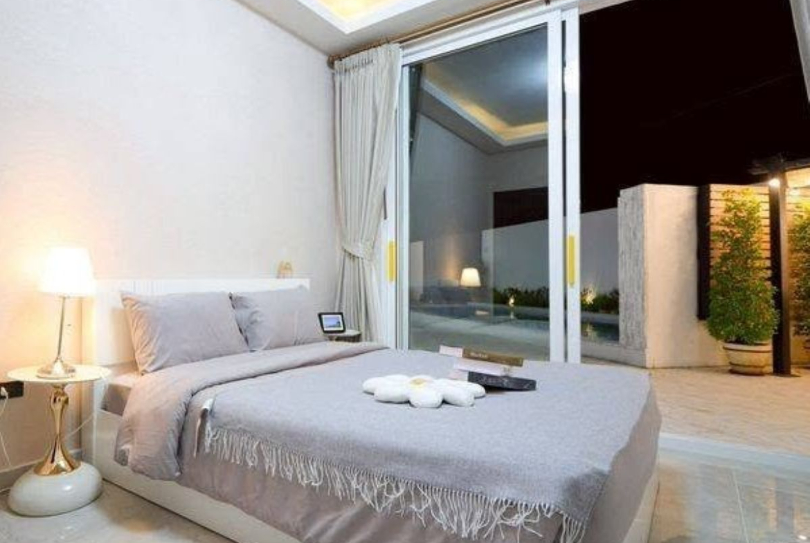 HS1495 – 7Bedroom Pool Villa for Sale and Rent in The White House in Jomtien