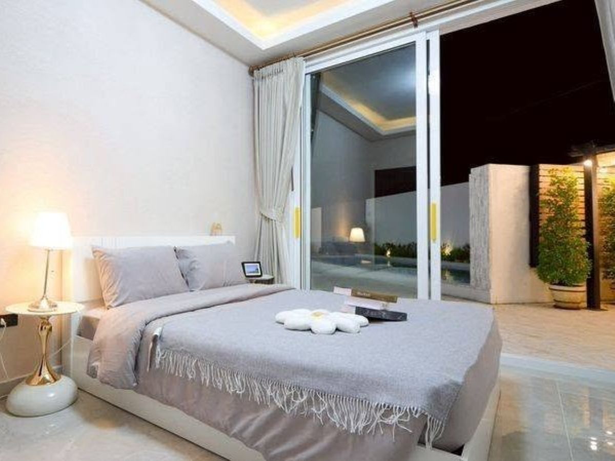 HS1495 – 7Bedroom Pool Villa for Sale and Rent in The White House in Jomtien