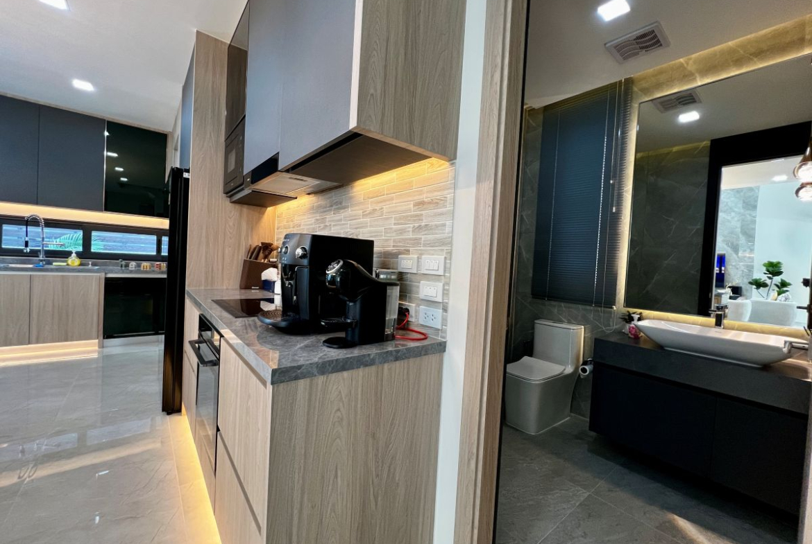 HS1504 – 5Bedroom Pool Villa House for Sale in Impress Villa in Soi Saim Country Club