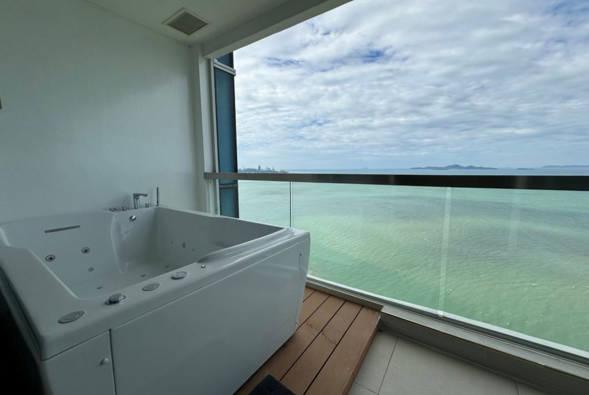 CS3003 – 2Bedroom Condominium for Sale in The Palm Wongamat Beah in Wongamat