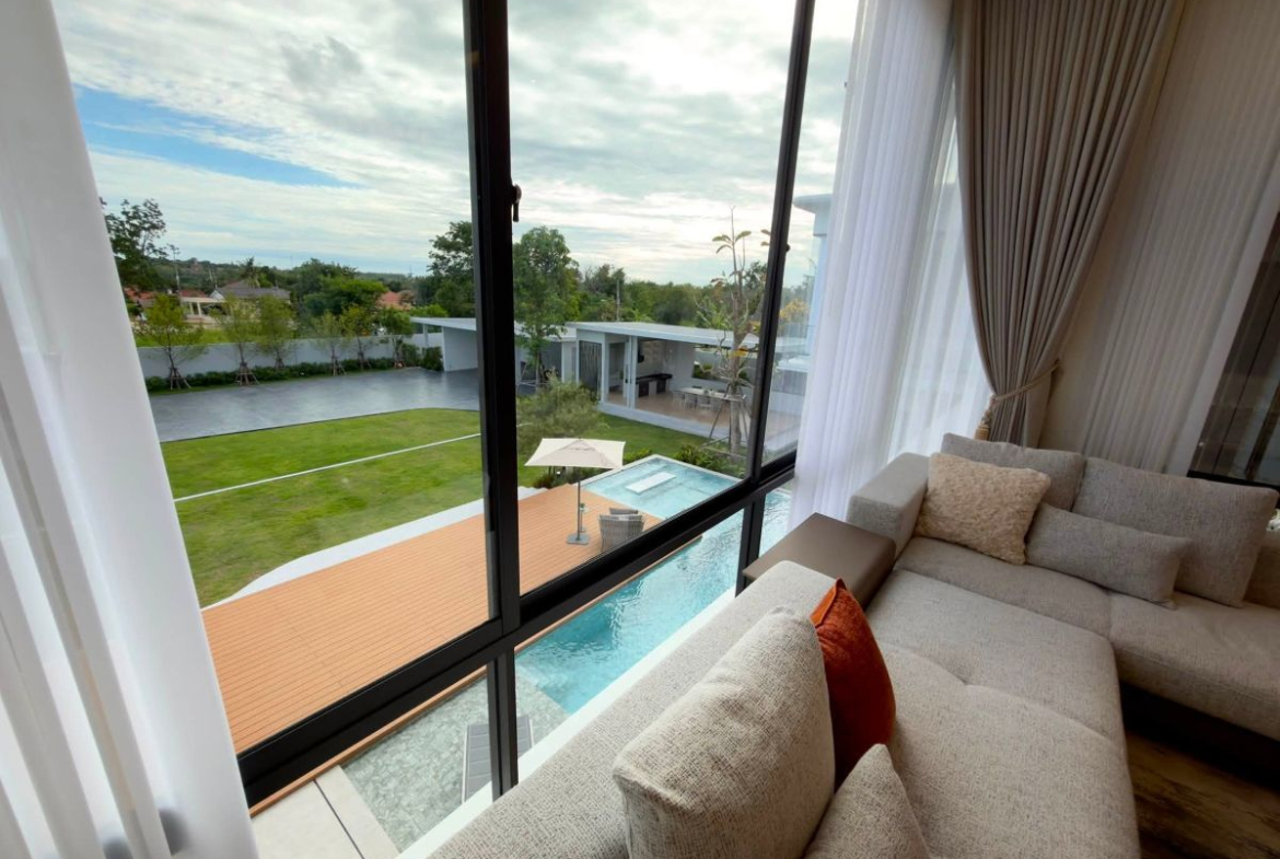 HS1505 – 5Bedroom Luxury Pool Villa House for Sale in Ultra Luxury House in Mabprachan