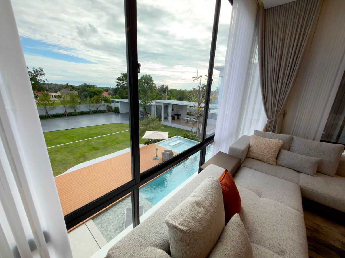 HS1505 – 5Bedroom Luxury Pool Villa House for Sale in Ultra Luxury House in Mabprachan