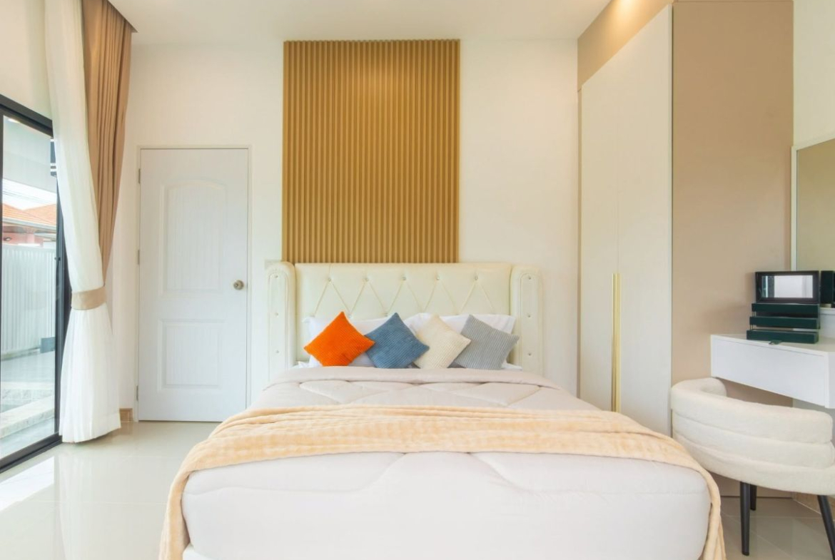 HS1494 – 3Bedroom Pool Villa House for Sale in Village Ek Mongkol 4/1 in Khao Talo