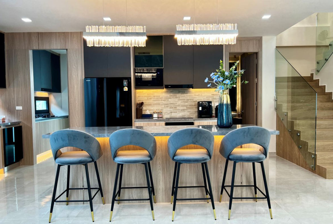 HS1504 – 5Bedroom Pool Villa House for Sale in Impress Villa in Soi Saim Country Club