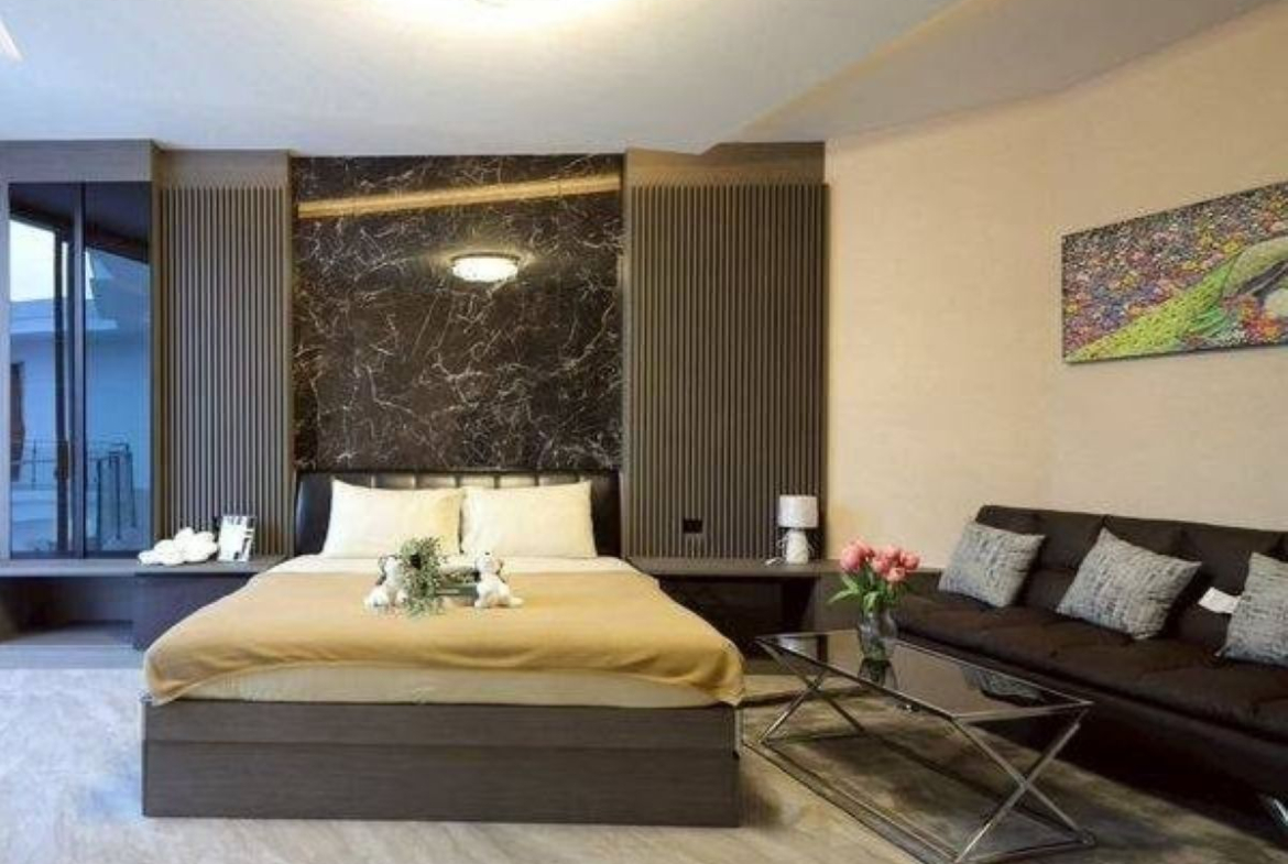 HS1495 – 7Bedroom Pool Villa for Sale and Rent in The White House in Jomtien