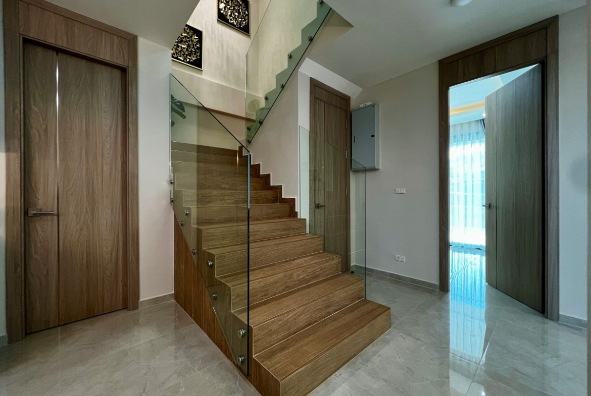 HS1504 – 5Bedroom Pool Villa House for Sale in Impress Villa in Soi Saim Country Club