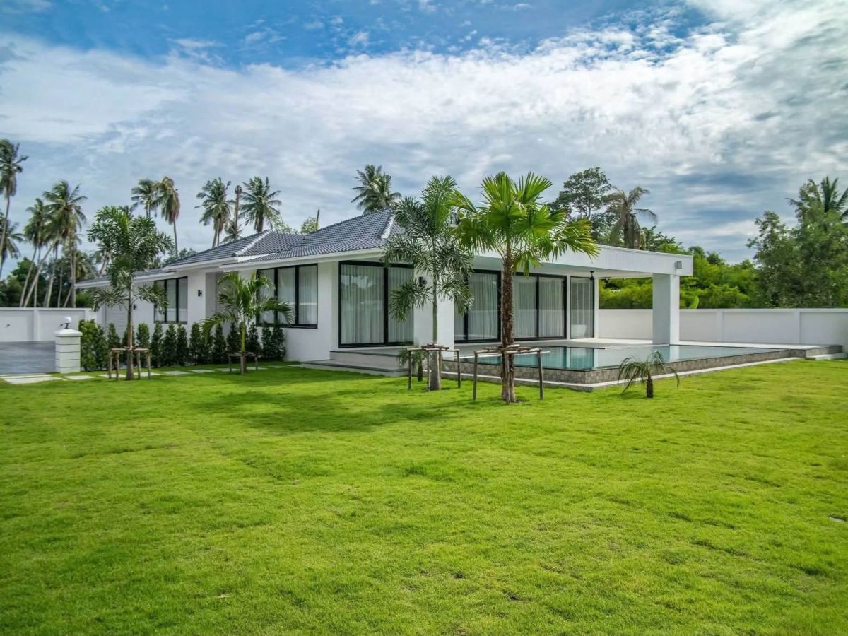 HS1502 – 5Bedroom Luxury Pool Villa House for Sale in Huay Yai