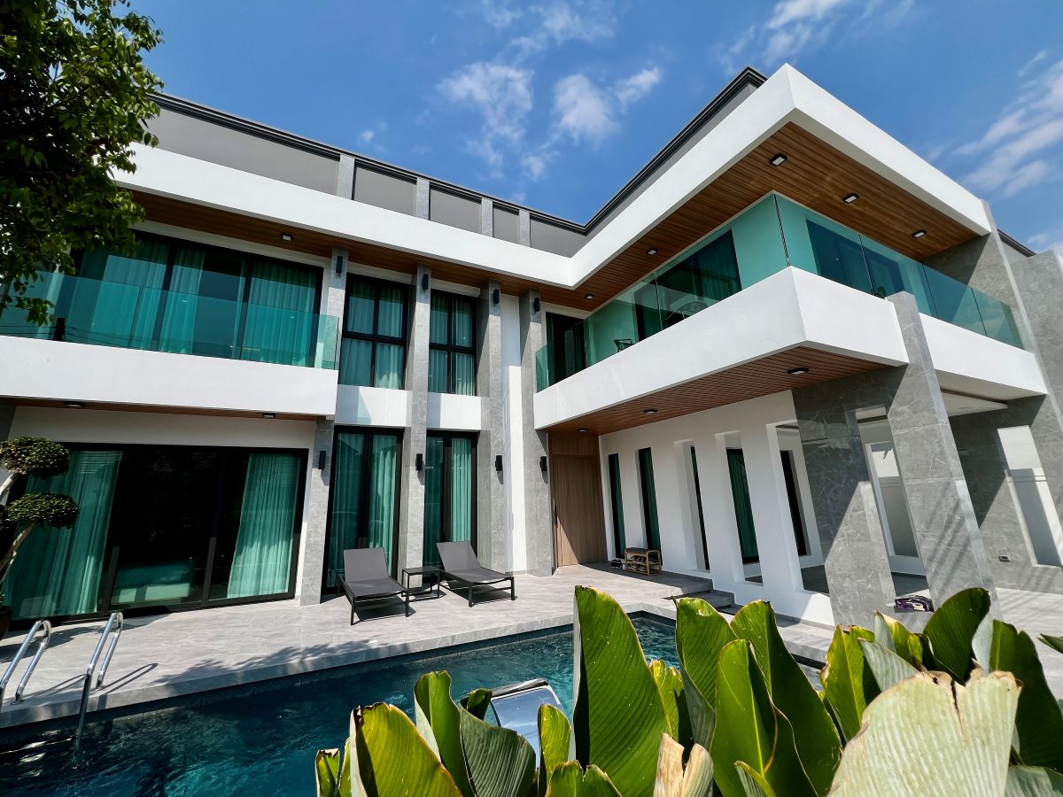 HS1504 – 5Bedroom Pool Villa House for Sale in Impress Villa in Soi Saim Country Club