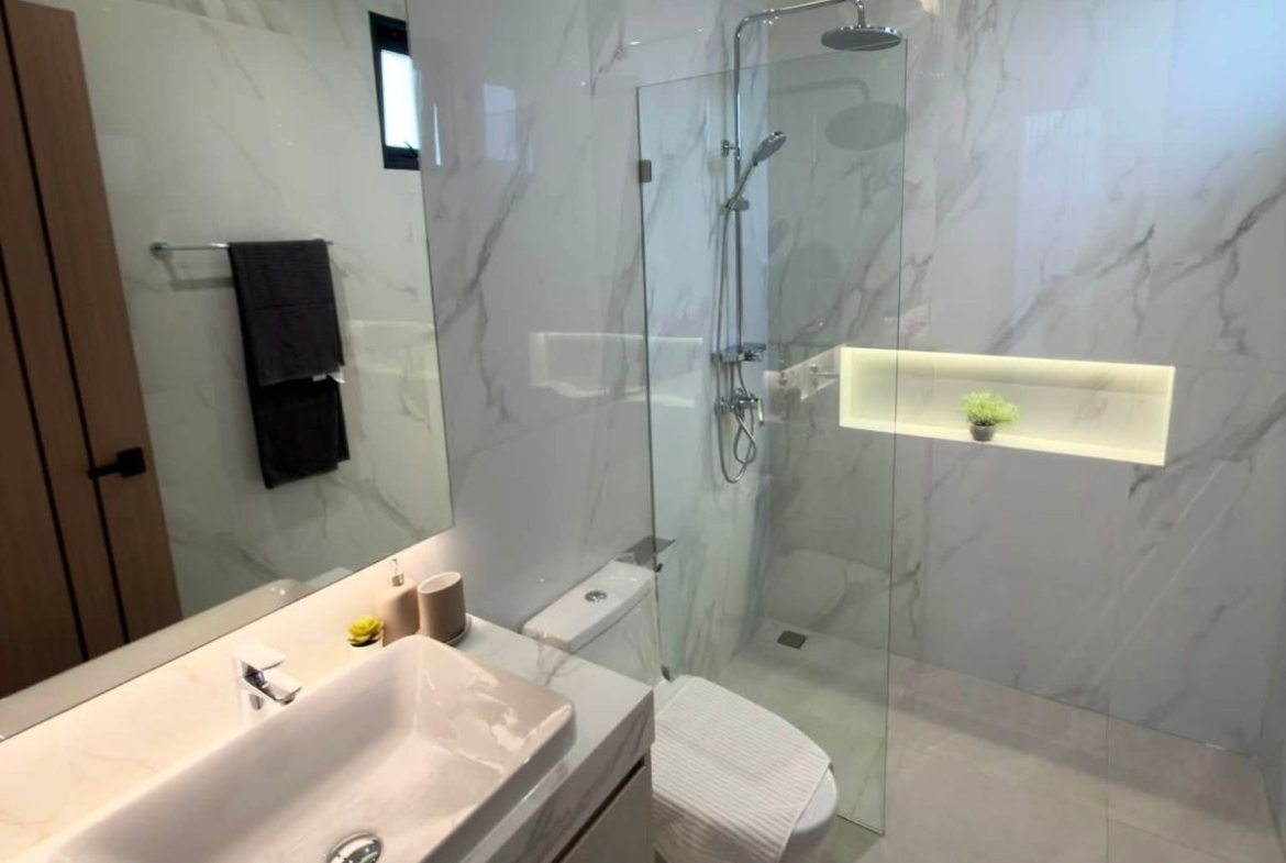 HS1505 – 5Bedroom Luxury Pool Villa House for Sale in Ultra Luxury House in Mabprachan