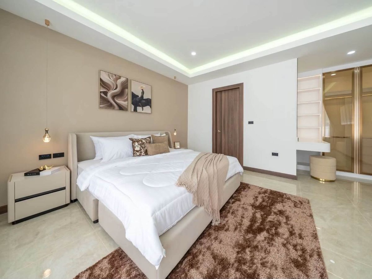 HS1502 – 5Bedroom Luxury Pool Villa House for Sale in Huay Yai