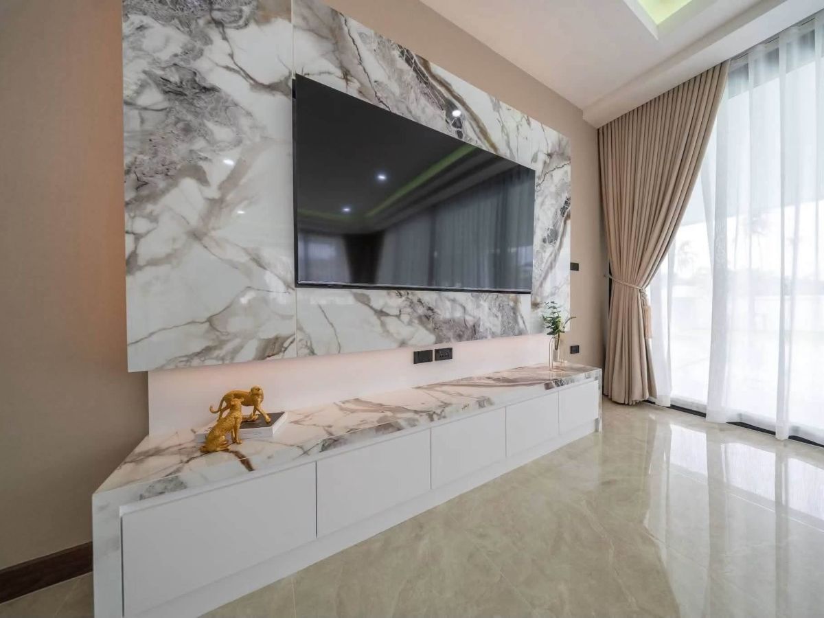 HS1502 – 5Bedroom Luxury Pool Villa House for Sale in Huay Yai