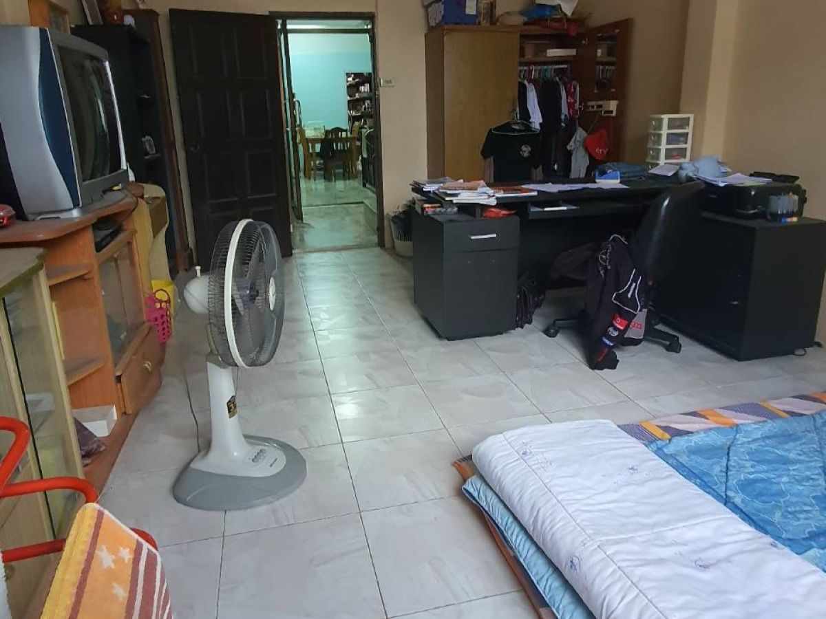 BS0021 -Commercial Building for Sale in Thepprasit Rd.