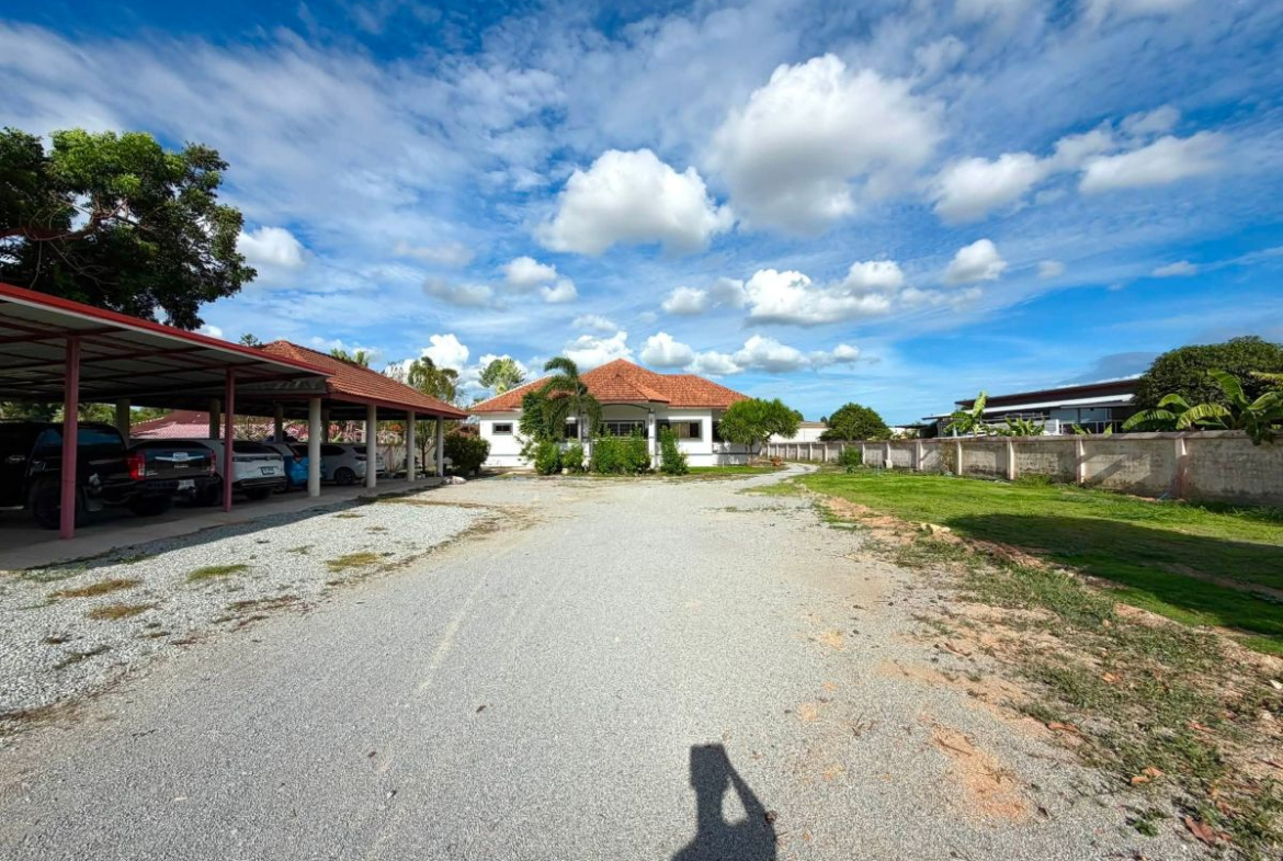 HS1506 – 4Bedroom Pool Villa House for Sale in Huay Yai