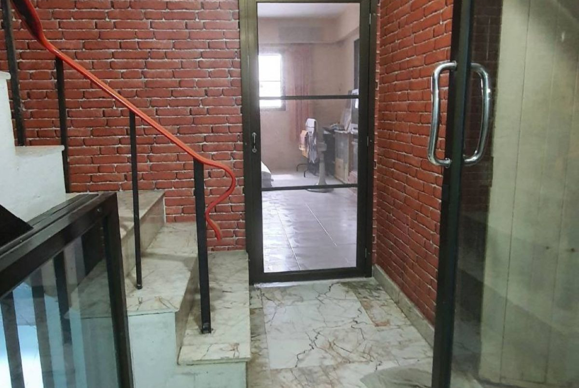 BS0021 -Commercial Building for Sale in Thepprasit Rd.