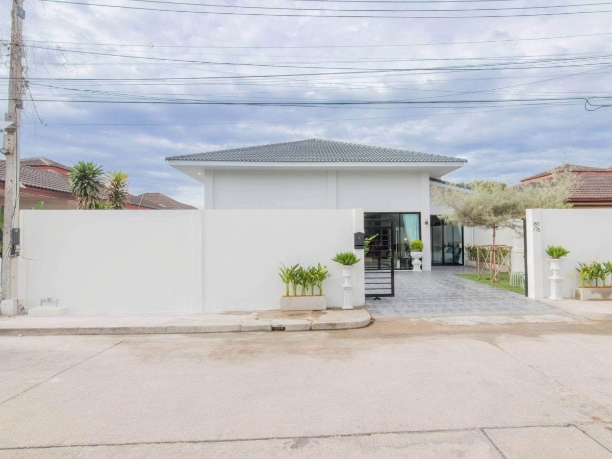 23 HS1488 – 3Bedroom Pool Villa for Sale in Areya Villa in Pattaya in Mabprachan Lake