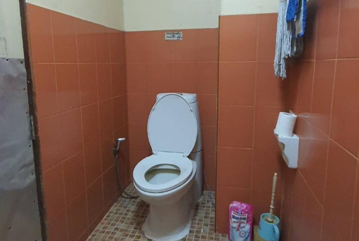 BS0021 -Commercial Building for Sale in Thepprasit Rd.