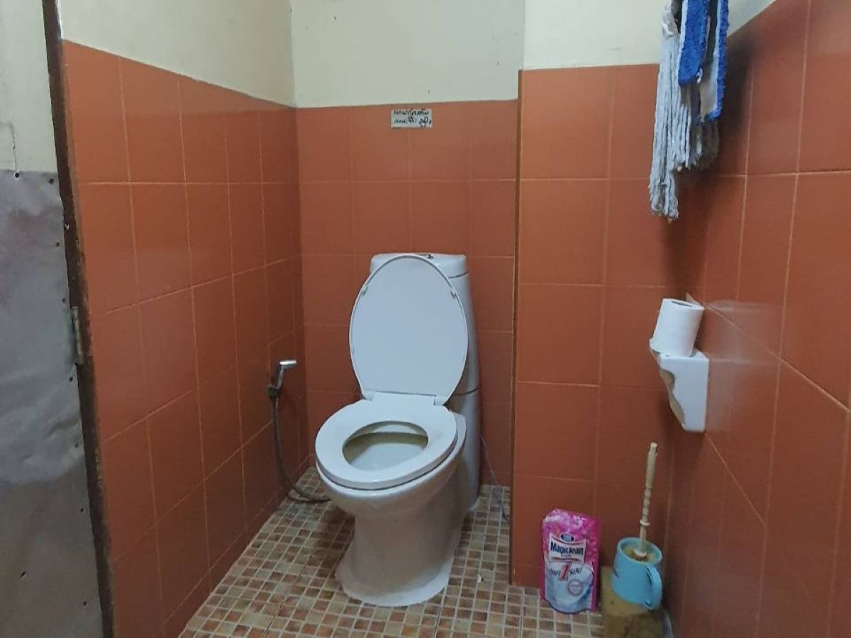 BS0021 -Commercial Building for Sale in Thepprasit Rd.