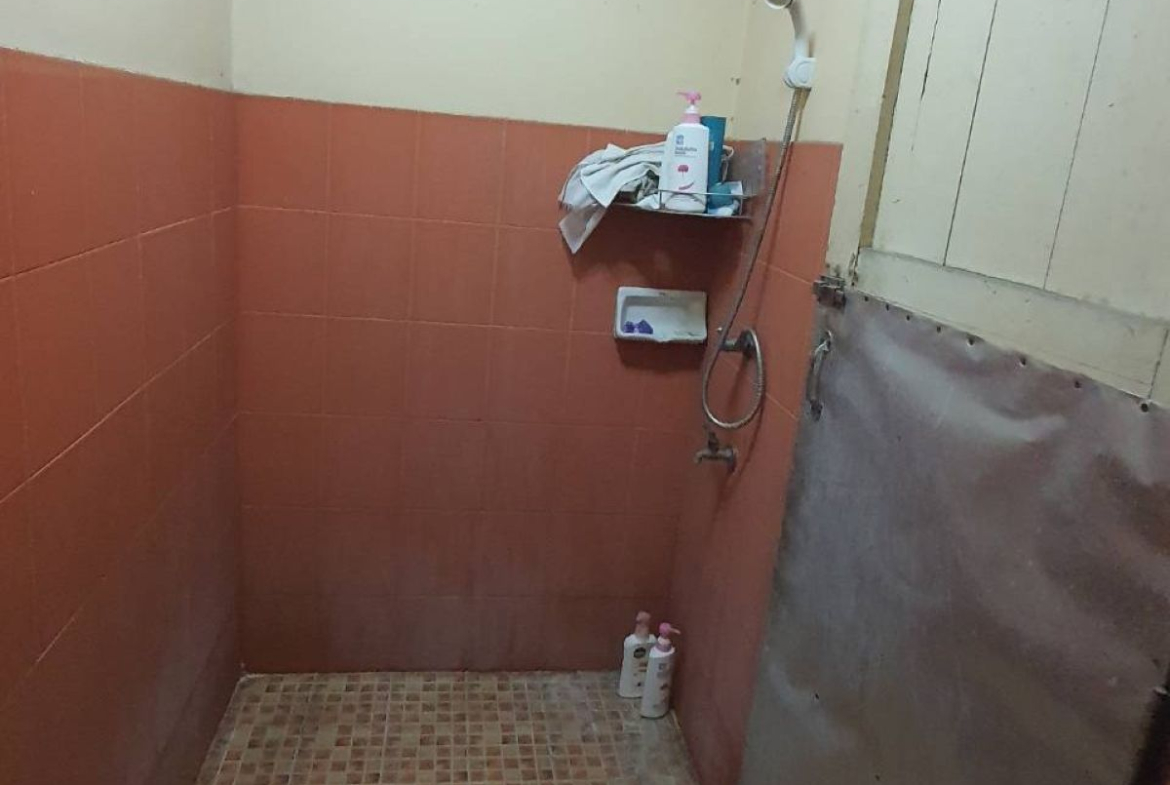 BS0021 -Commercial Building for Sale in Thepprasit Rd.