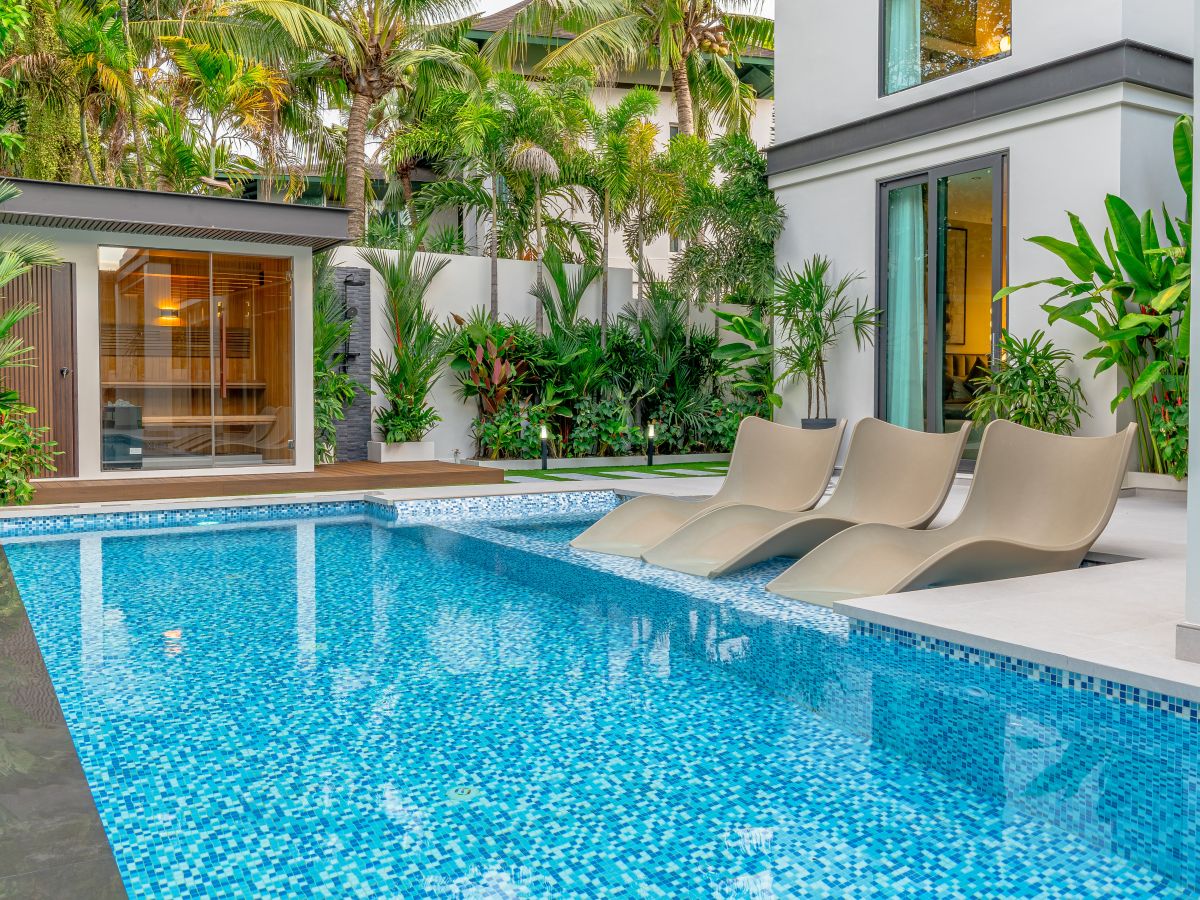 HS1489 – 7Bedroom 3-Storey Luxury Pool Villa House for Sale in Villa Nagawari in Na jomtien