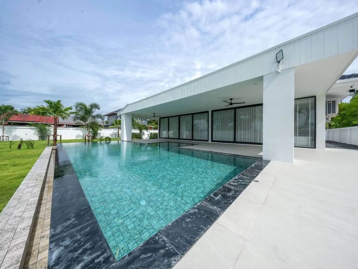 HS1502 – 5Bedroom Luxury Pool Villa House for Sale in Huay Yai