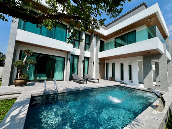 HS1504 – 5Bedroom Pool Villa House for Sale in Impress Villa in Soi Saim Country Club