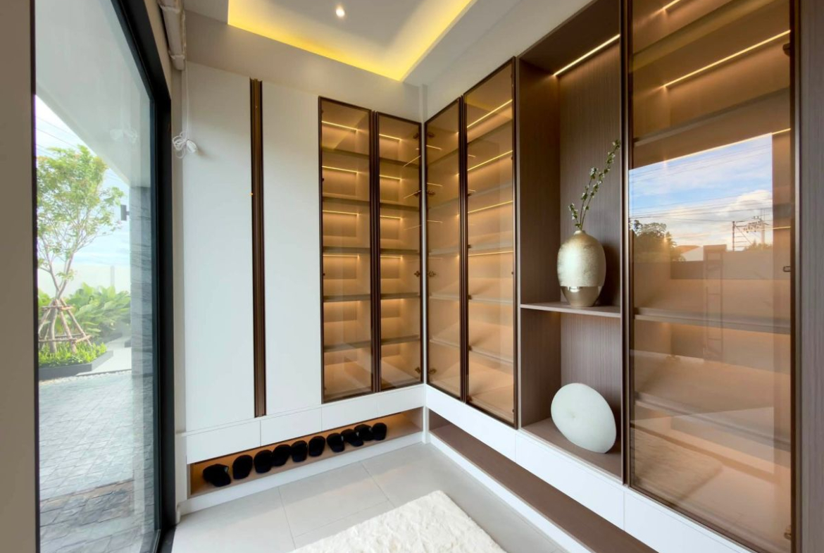 HS1505 – 5Bedroom Luxury Pool Villa House for Sale in Ultra Luxury House in Mabprachan