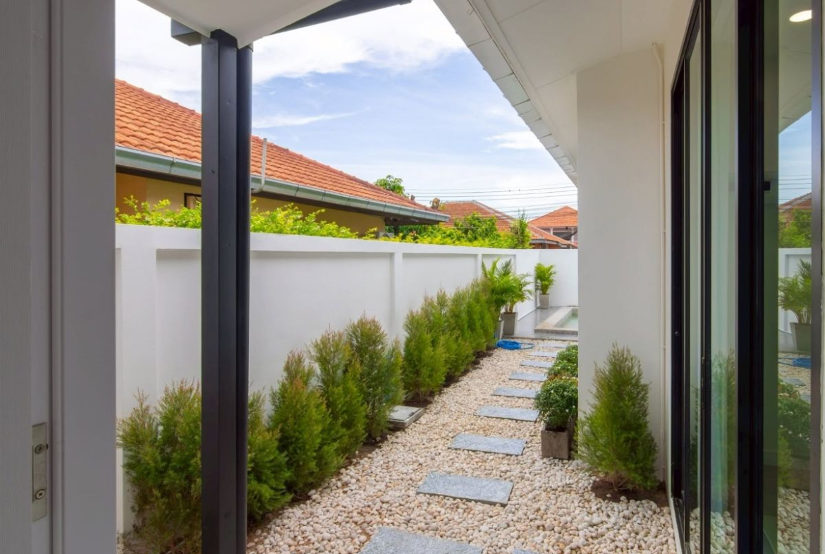 HS1494 – 3Bedroom Pool Villa House for Sale in Village Ek Mongkol 4/1 in Khao Talo