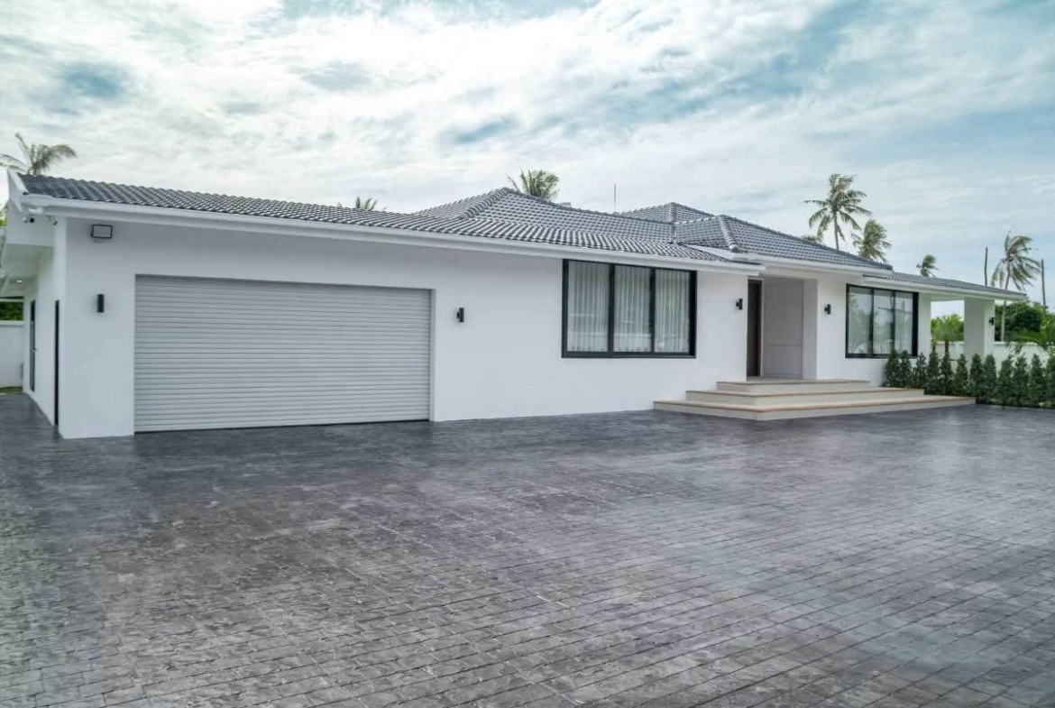 HS1502 – 5Bedroom Luxury Pool Villa House for Sale in Huay Yai
