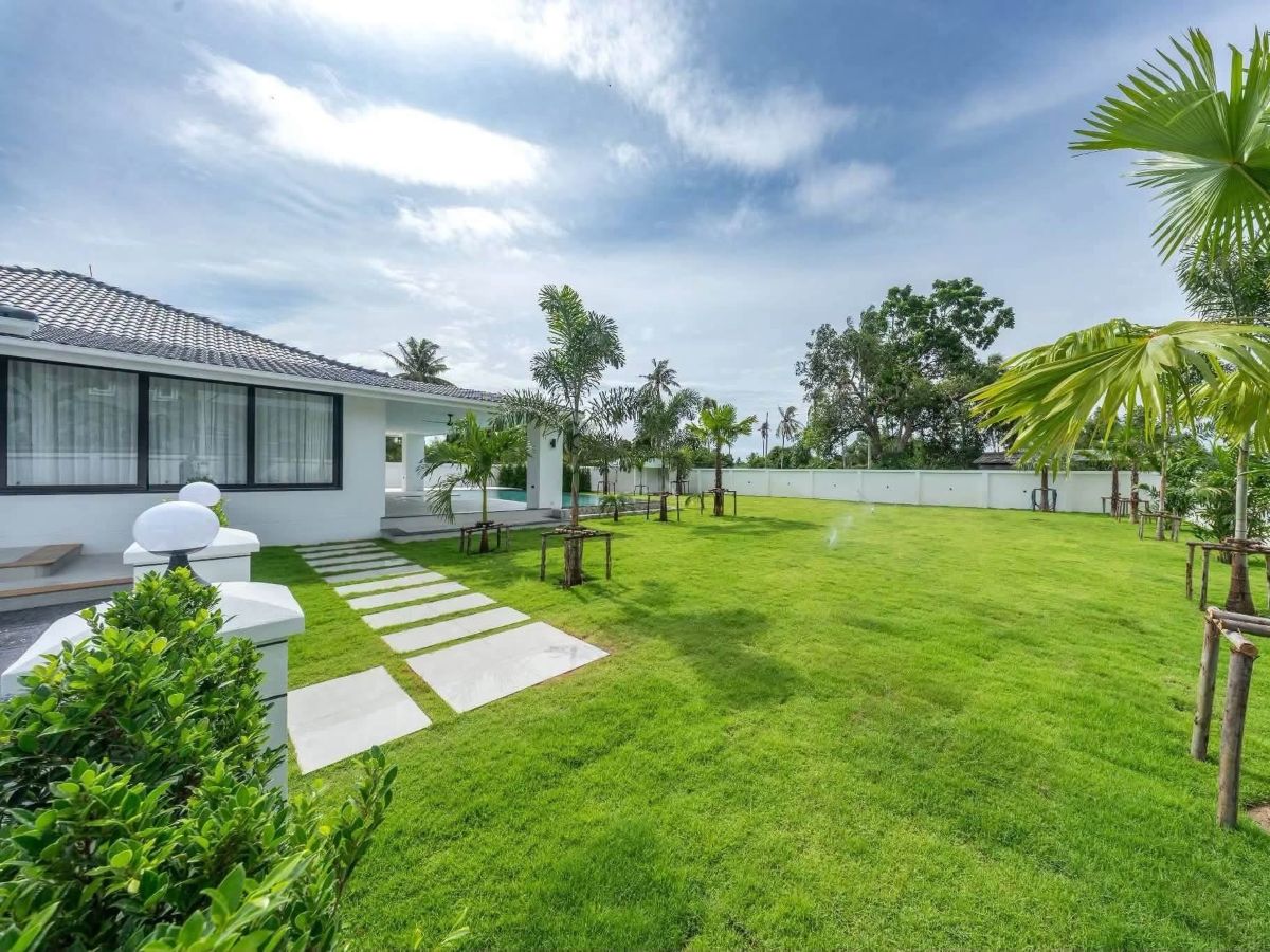 HS1502 – 5Bedroom Luxury Pool Villa House for Sale in Huay Yai