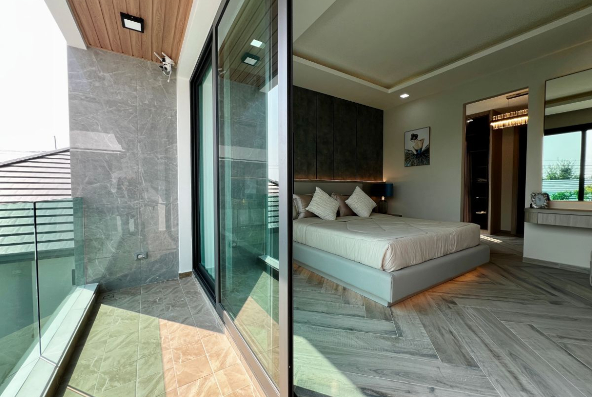 HS1504 – 5Bedroom Pool Villa House for Sale in Impress Villa in Soi Saim Country Club