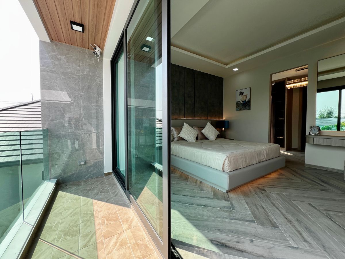 HS1504 – 5Bedroom Pool Villa House for Sale in Impress Villa in Soi Saim Country Club