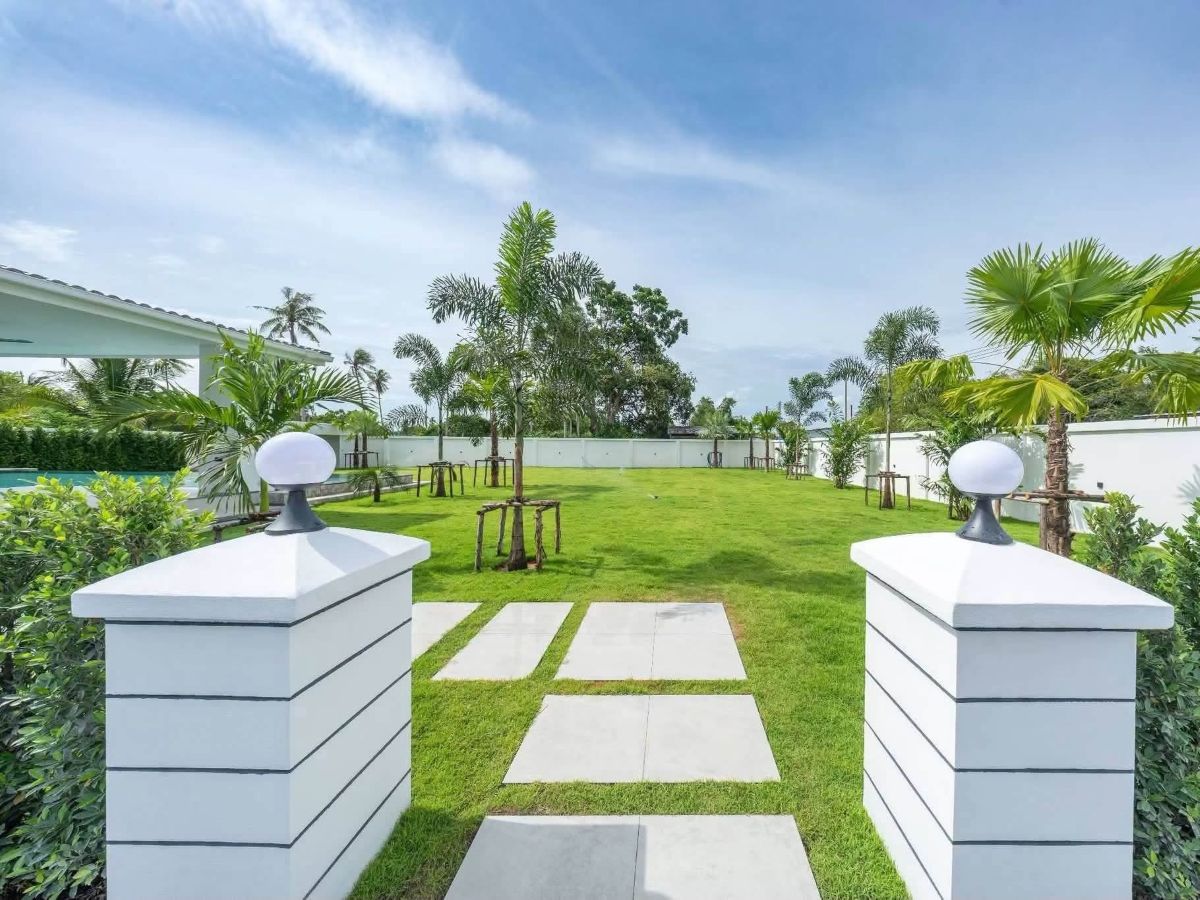 HS1502 – 5Bedroom Luxury Pool Villa House for Sale in Huay Yai