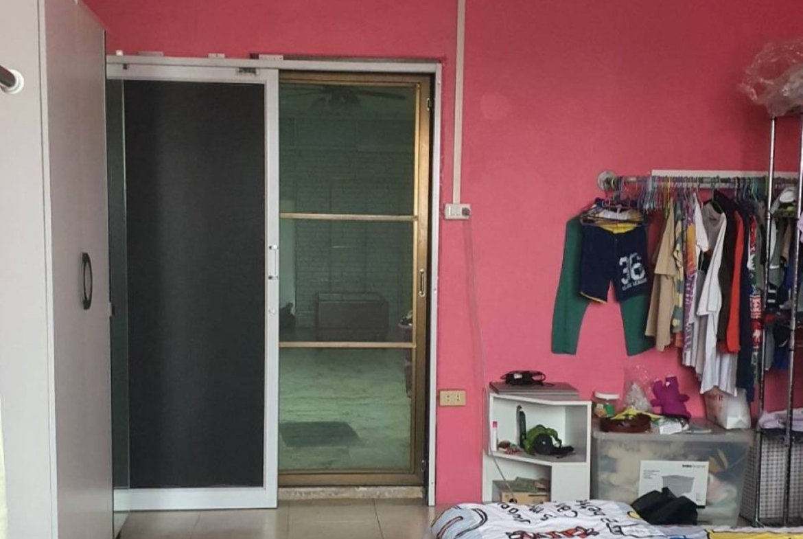 BS0021 -Commercial Building for Sale in Thepprasit Rd.