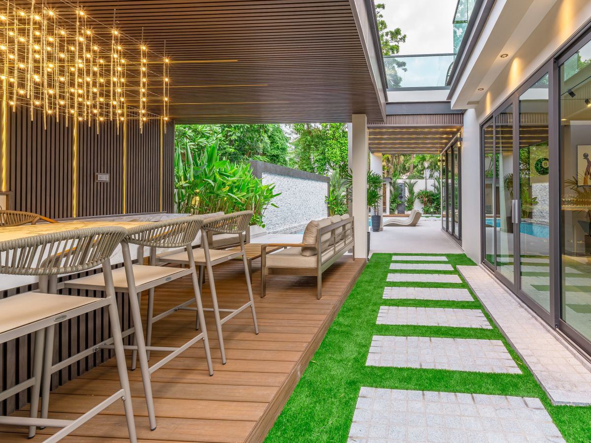 HS1489 – 7Bedroom 3-Storey Luxury Pool Villa House for Sale in Villa Nagawari in Na jomtien