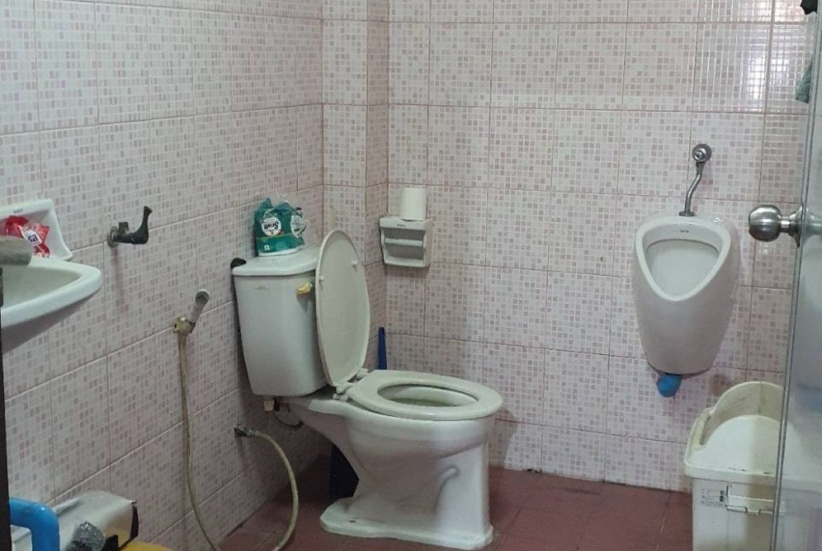 BS0021 -Commercial Building for Sale in Thepprasit Rd.