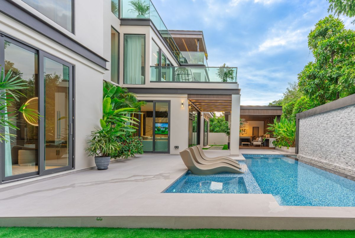 HS1489 – 7Bedroom 3-Storey Luxury Pool Villa House for Sale in Villa Nagawari in Na jomtien