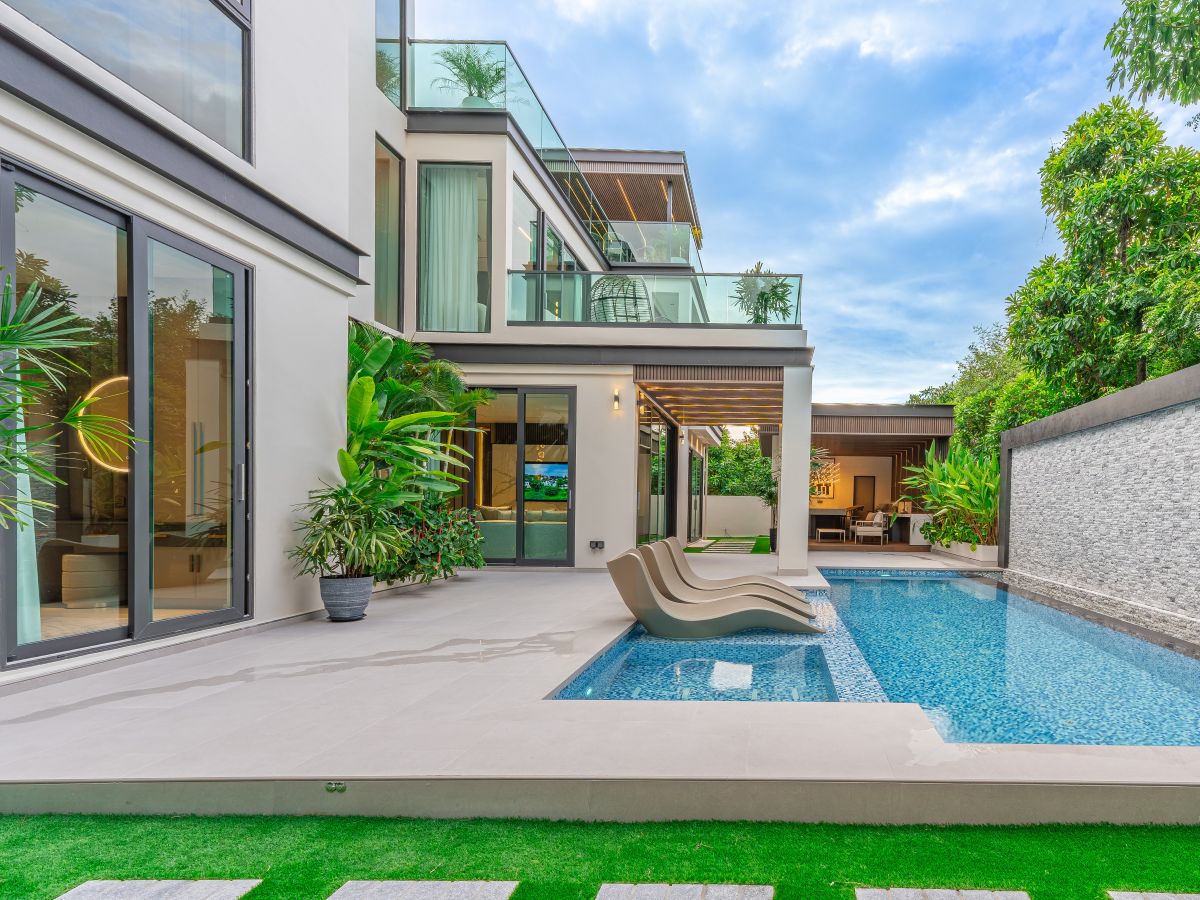 HS1489 – 7Bedroom 3-Storey Luxury Pool Villa House for Sale in Villa Nagawari in Na jomtien