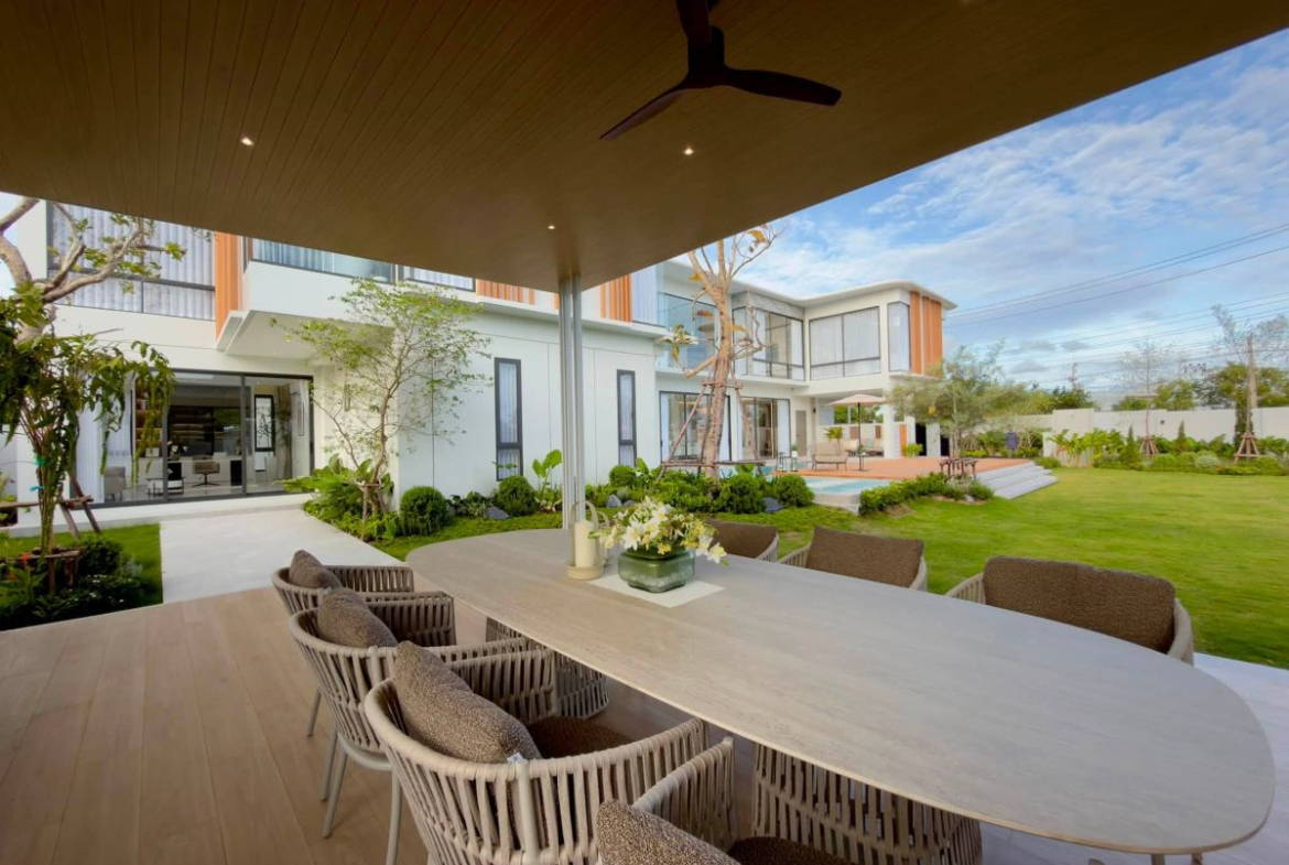 HS1505 – 5Bedroom Luxury Pool Villa House for Sale in Ultra Luxury House in Mabprachan