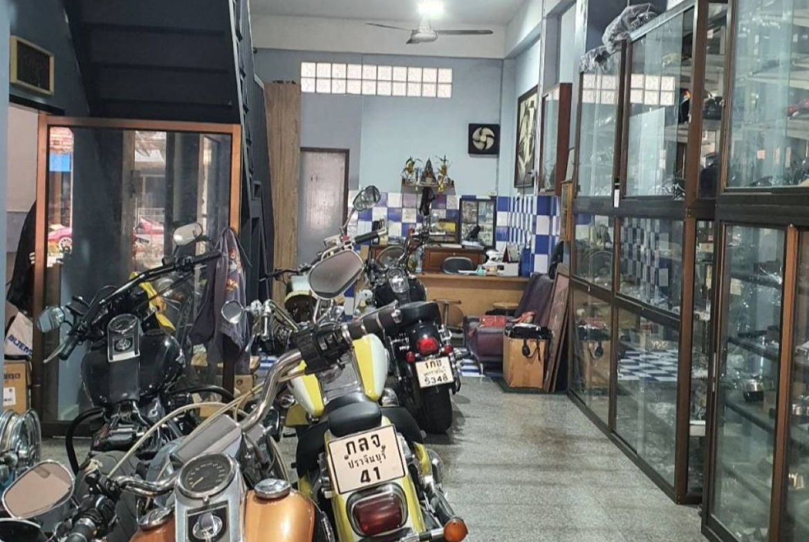 BS0021 -Commercial Building for Sale in Thepprasit Rd.