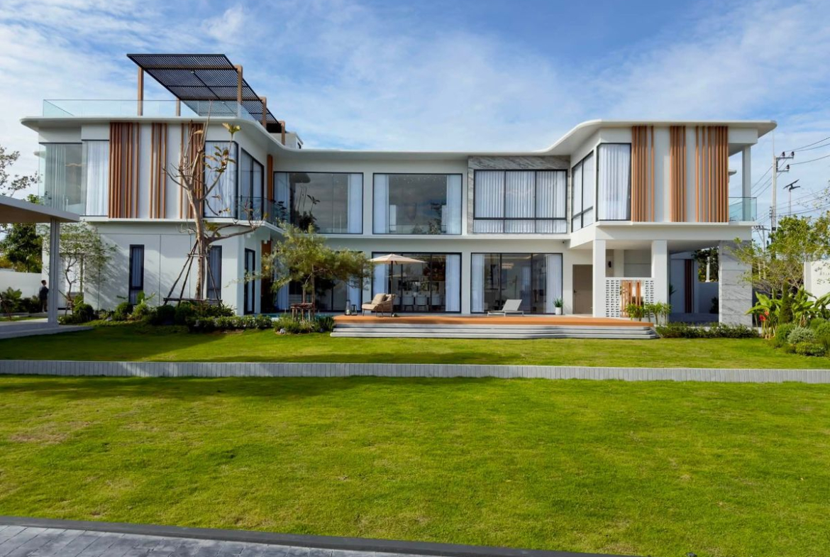 HS1505 – 5Bedroom Luxury Pool Villa House for Sale in Ultra Luxury House in Mabprachan