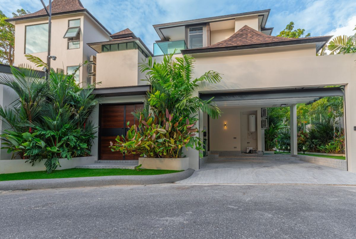 HS1489 – 7Bedroom 3-Storey Luxury Pool Villa House for Sale in Villa Nagawari in Na jomtien
