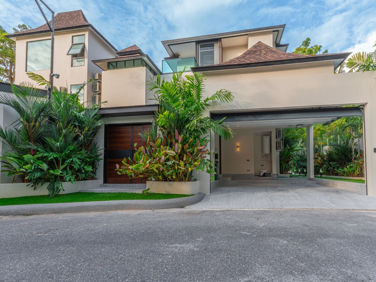 HS1489 – 7Bedroom 3-Storey Luxury Pool Villa House for Sale in Villa Nagawari in Na jomtien
