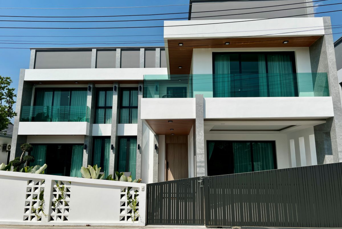 HS1504 – 5Bedroom Pool Villa House for Sale in Impress Villa in Soi Saim Country Club