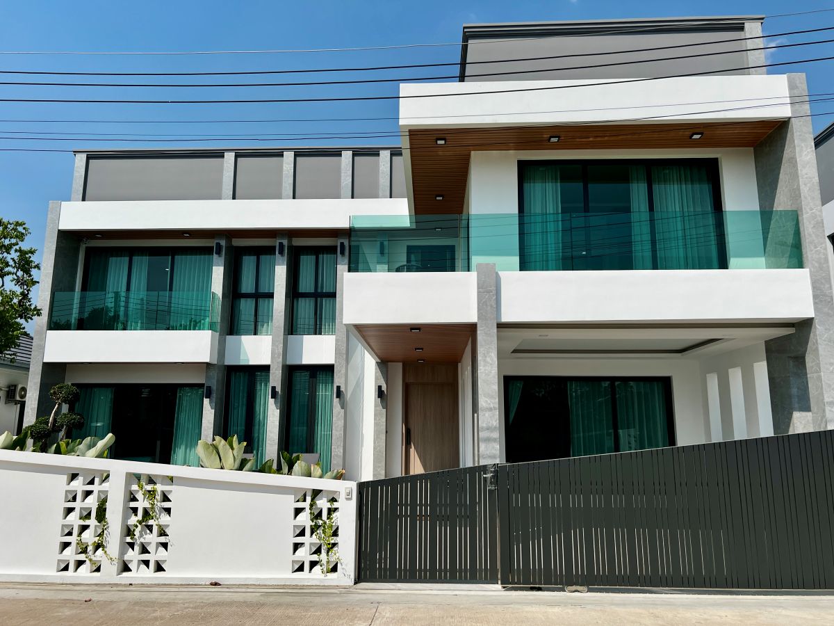 HS1504 – 5Bedroom Pool Villa House for Sale in Impress Villa in Soi Saim Country Club