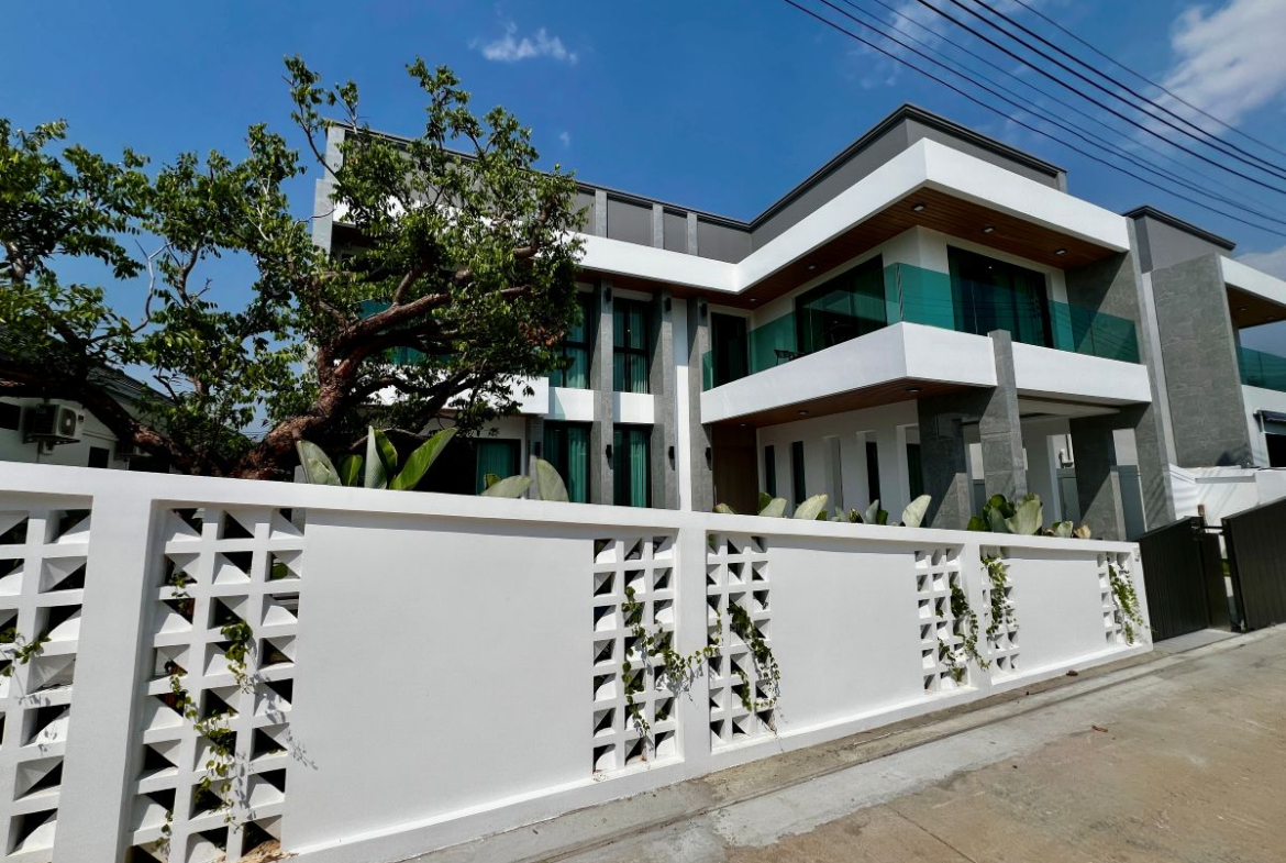 HS1504 – 5Bedroom Pool Villa House for Sale in Impress Villa in Soi Saim Country Club
