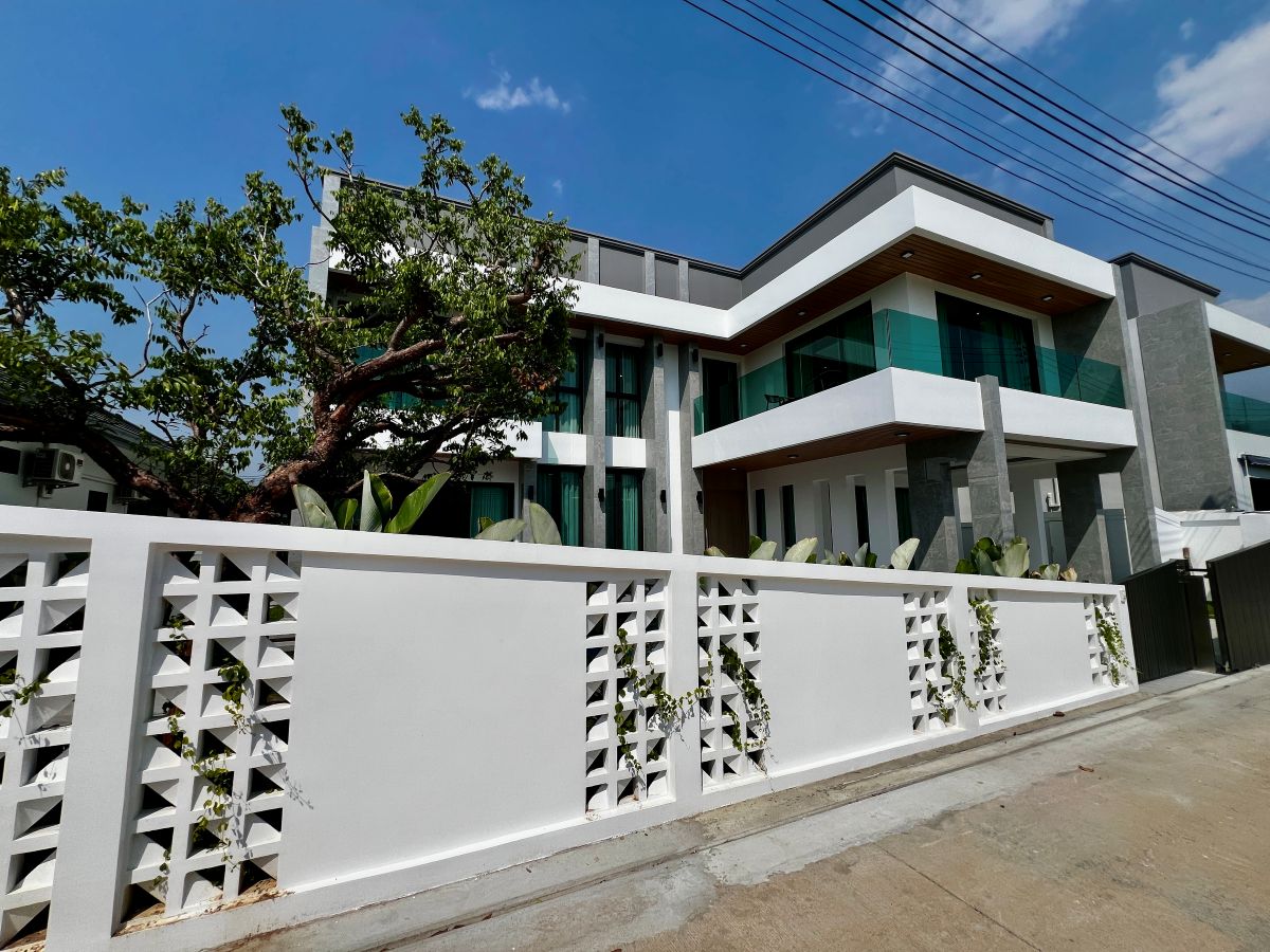 HS1504 – 5Bedroom Pool Villa House for Sale in Impress Villa in Soi Saim Country Club
