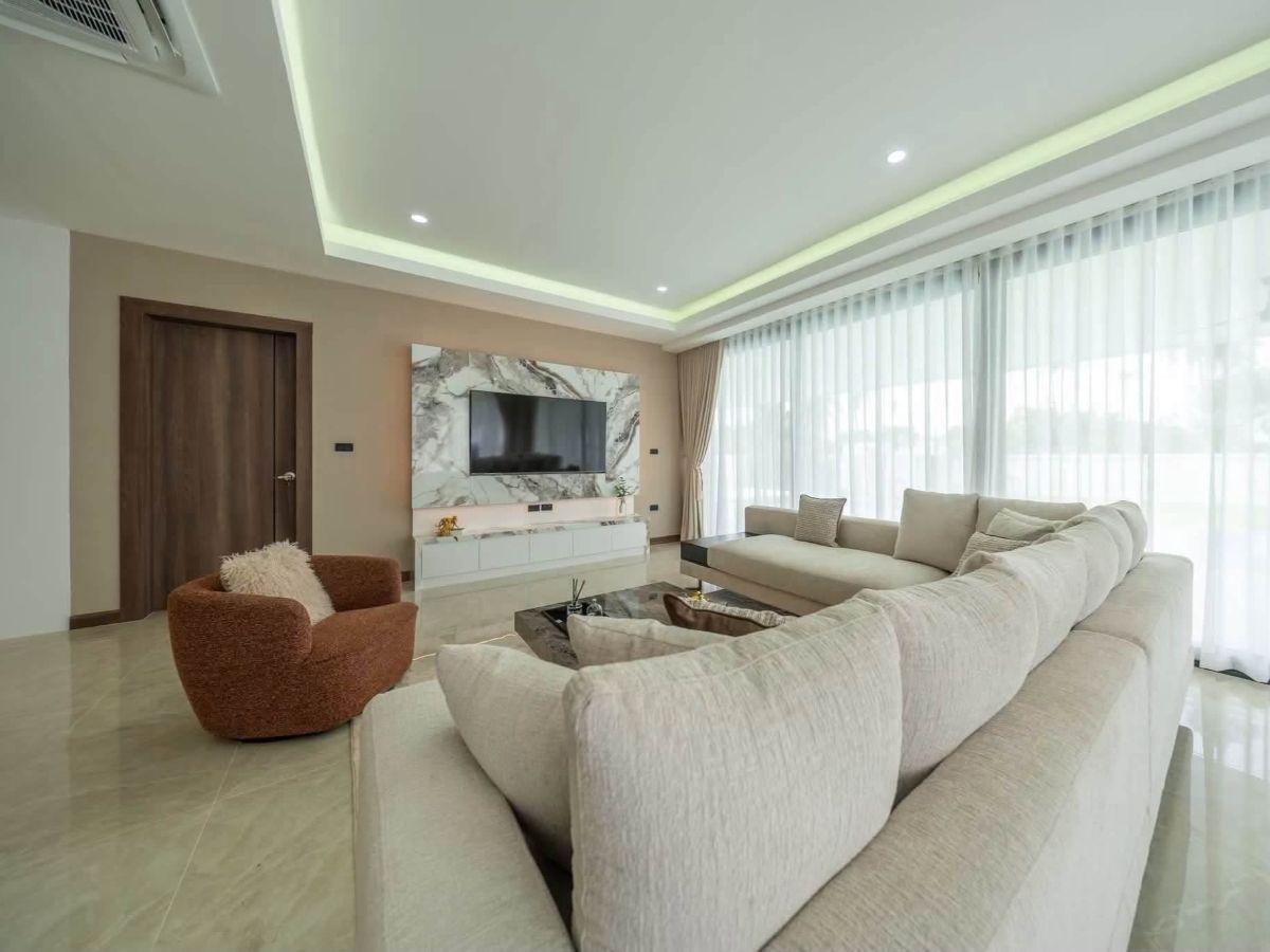 HS1502 – 5Bedroom Luxury Pool Villa House for Sale in Huay Yai